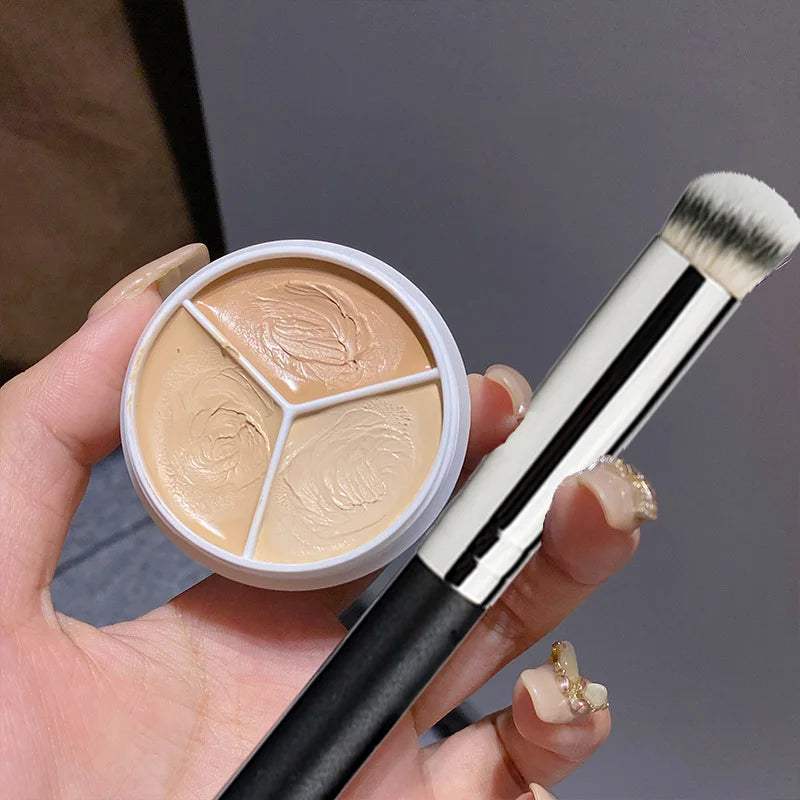 Sweet Mint 3-Color Cream Concealer Palette – Smooth, Buildable Coverage for Dark Circles, Acne Marks & Dull Skin with a Brightening Finish